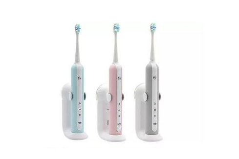 什么牙刷最好用？飞利浦 HX6730电动牙刷和usmile电动牙刷那个好