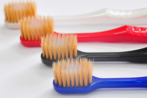 牙刷用什么毛的好？惠百施（EBiSU）牙刷好用吗？
