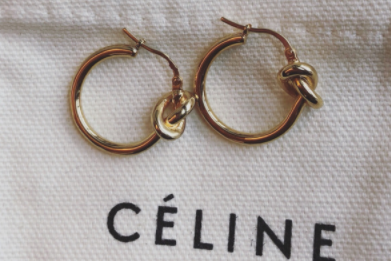 什么牌子的耳环好看？Celine 经典款小结耳环会掉色吗？