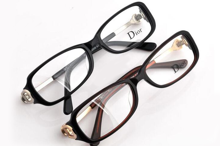 纯钛眼镜架贵吗？dior纯钛眼镜架轻吗？