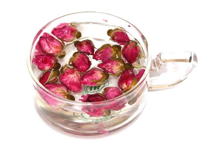 喝玫瑰花茶有什么好处？经期可以喝玫瑰花茶吗？