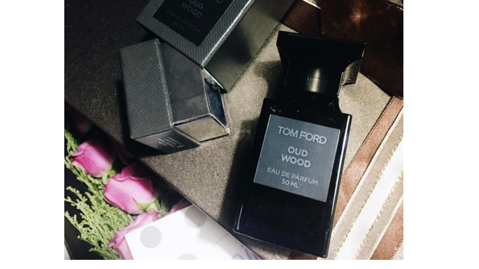 （TomFord）tf乌木沉香香水女的能用么？tf乌木沉香香水持久吗？
