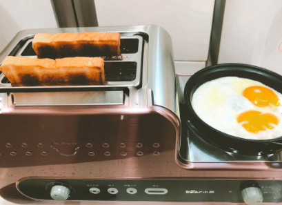 小熊的早餐机包含面包机和煎锅吗？有几档可以调？