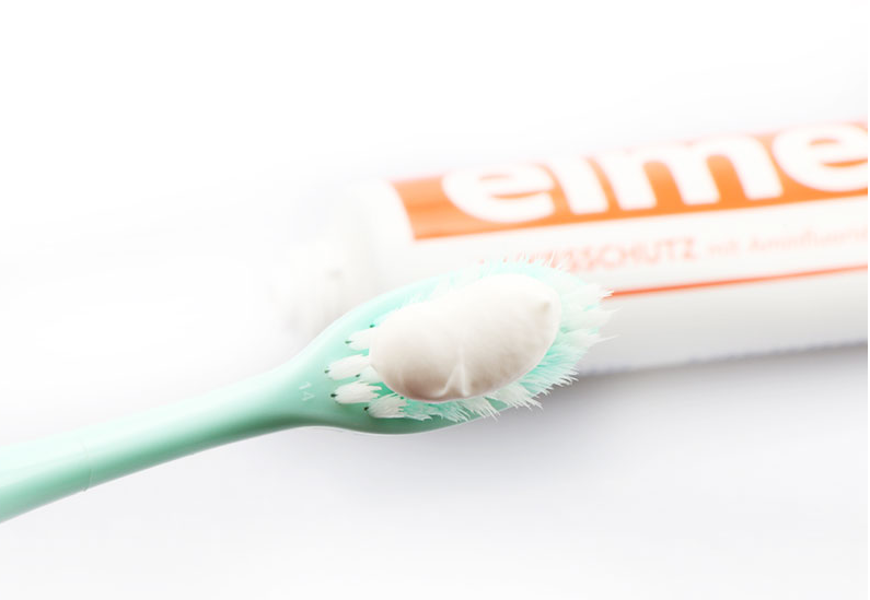 含氟牙膏可以防止龋齿吗，使用含氟牙膏有什么危害。